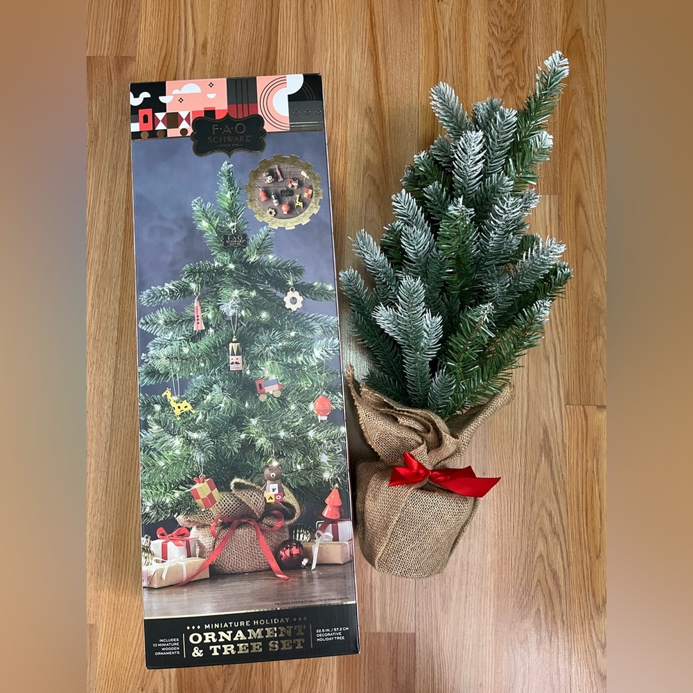 FAO Schwarz Christmas tree set